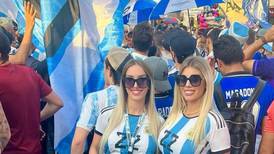 Torcedoras argentinas negam prisão no Catar após realizarem topless na final: “quem é campeão do mundo comemora como quer”