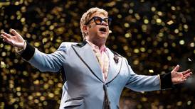 ‘Eternamente grato’, diz Elton John ao celebrar 29 anos de sobriedade