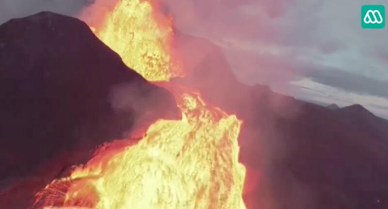 Vídeo impressionante: drone captura seu próprio fim ao cair diretamente em um vulcão em erupção