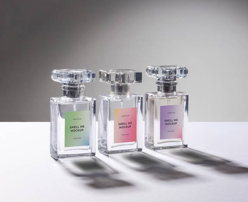 Frascos de perfumes transparentes