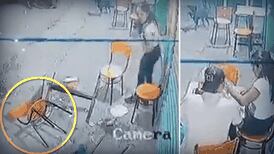 Se deu mal: Mulher ataca com cadeiradas homem que a agrediu na rua; assista ao vídeo