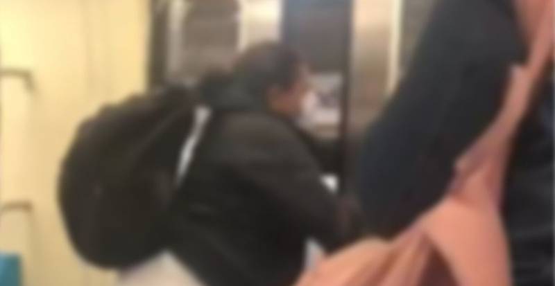 Passageira de Metrô expulsa mulher que se recusava a usar máscara