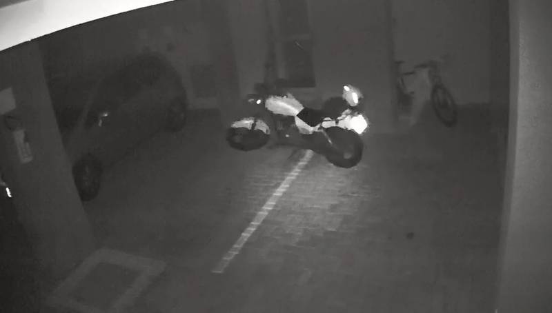 Câmera flagra moto andando sozinha em Londrina