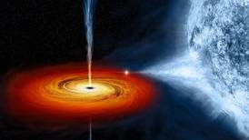 NASA: Telescópio Chandra registra imagem de enormes anéis ao redor de buraco negro; confira