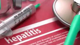 É possível contrair Hepatite no sexo oral? Esta e mais 4 informações sobre a doença
