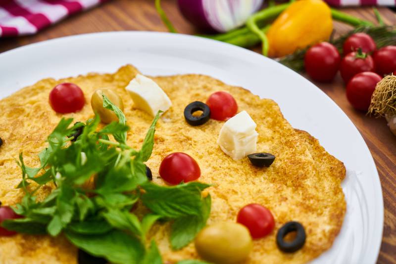 Vídeo: receita de omelete low carb super deliciosa e rápida de fazer!
