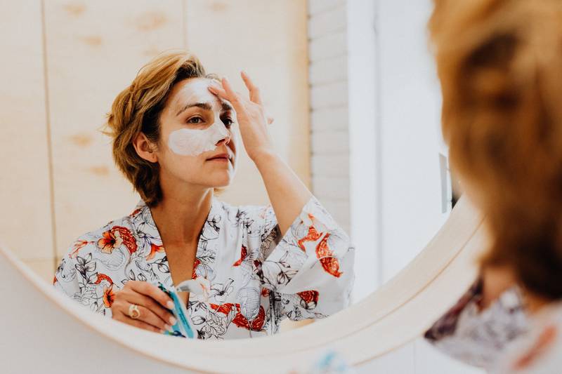 Maquiagem: 3 truques de beleza que vão te fazer parecer mais jovem e fotogênica