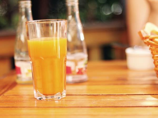 Receita de suco de laranja e cúrcuma