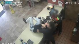 Cliente de fast food tentou assaltar restaurante durante distração de atendente