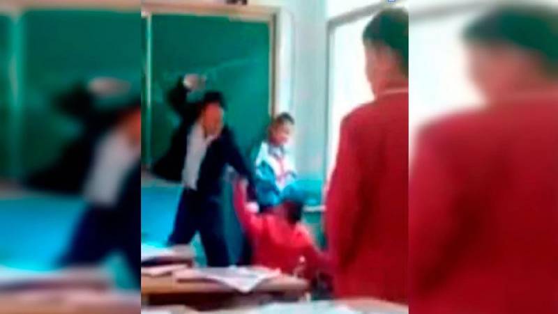 Professor dá cintadas em aluno que fazia bullying com colega
