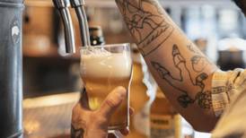 Escolas cervejeiras oferecem curso gratuito para atuação em bares e restaurantes; veja detalhes