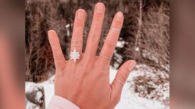 Noiva abandonada anuncia venda de anel na web e passa a ser atormentadas por homens ‘estranhos’