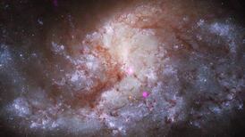 NASA revela que buracos negros estão ‘destruindo’ estrelas menores para ganhar espaço provocando uma grande confusão 