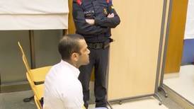 Sai sentença do julgamento de Dani Alves: jogador pega 4 anos e 6 meses por estupro em Barcelona
