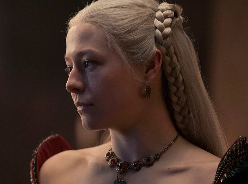 A personagem mais importante da série, interpretada por Emma D'Arcy, é a primeira filha do rei Viserys I e herdeira do Trono de Ferro, e ao invés de aperfeiçoar o bordado, montava seu dragão Syrax desde pequena.