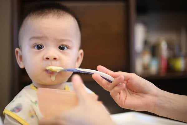 Estudo revela: 40% dos alimentos para bebê contêm pesticidas tóxicos