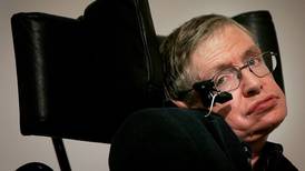 Stephen Hawking é destacado em lista de Epstein como suposto participante em orgia com menores