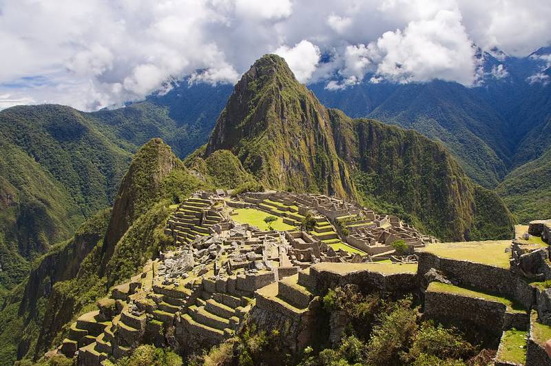 Vala coletiva é descoberta em sítio arqueológico no Peru