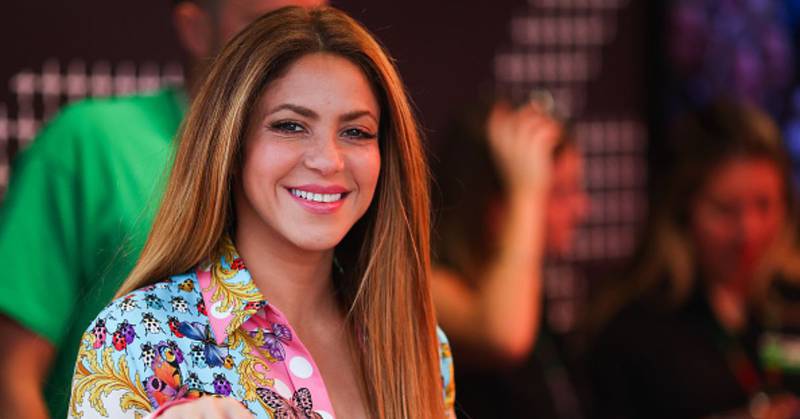 Shakira predijo en 2011 que estas sandalias serían tendencia y ahora son las favoritas de las famosas en 2023
