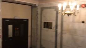 Irmãos capturam voz fantasmagórica em vídeo no hotel mais assombrado do Reino Unido