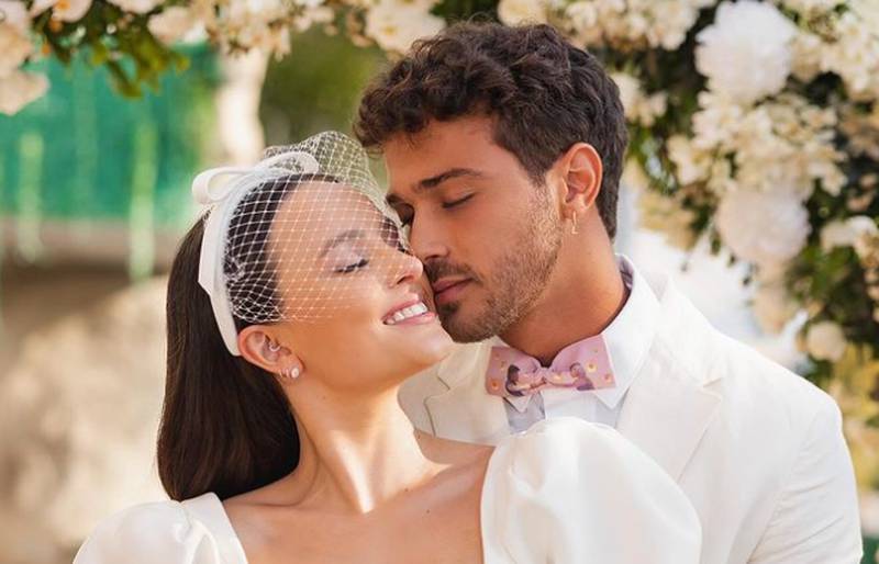 Larissa Manoela e André Luiz Frambach se casaram em segredo.