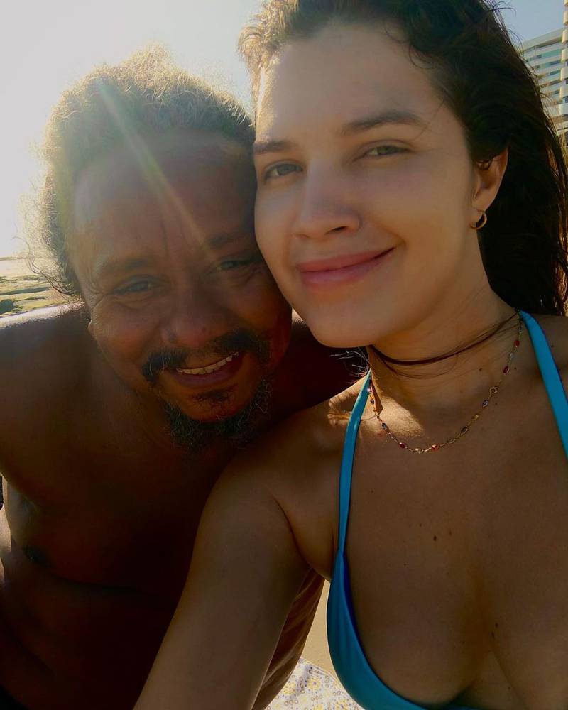 Chica Cesar publicou foto ao lado de nova namorada 31 anos mais nova