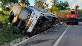 Vídeos e fotos mostram destruição em acidente com ônibus de turismo que deixou 9 mortos, na BA