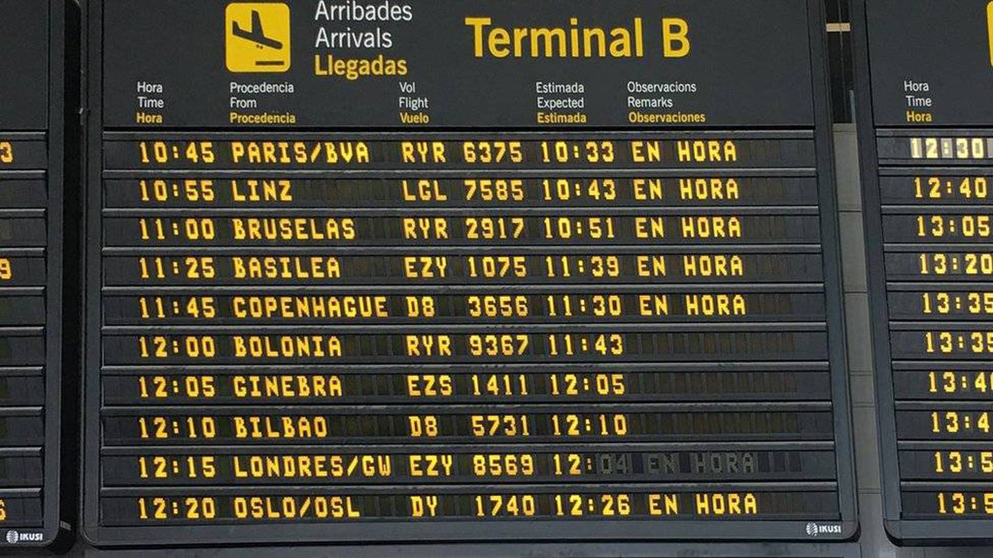 Departures and arrivals. Табло вылета вектор. Arrival-departure Boston Train. Arrival and departure Monitor.