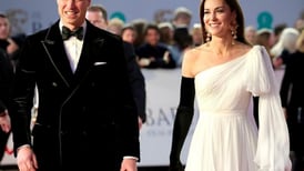 Por que o príncipe William e Kate Middleton nunca ficam de mãos dadas em público?