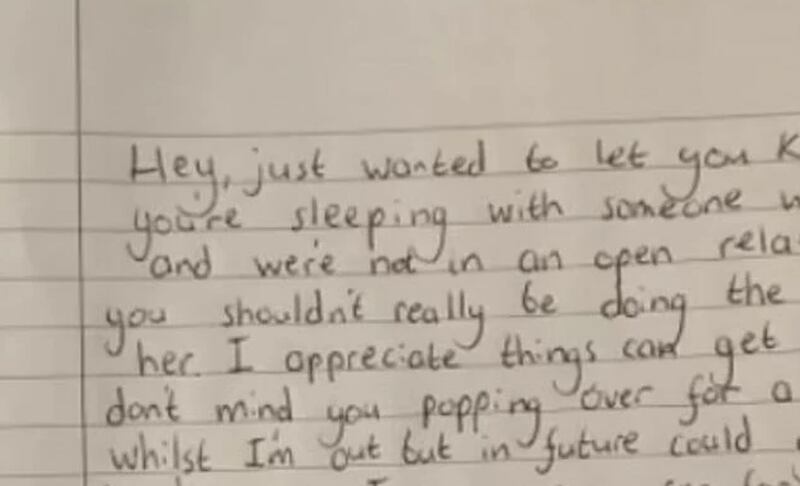 Homem deixa carta polêmica para vizinho após descobrir que ele estava dormindo com sua esposa