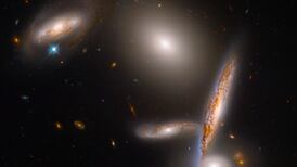 NASA: Hubble comemora seu 32º aniversário com  imagem impressionante de grupo incomum de galáxias; confira registro