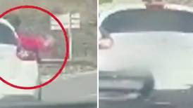 Vídeo impressionante mostra bebê de 2 anos caindo de janela de carro em movimento