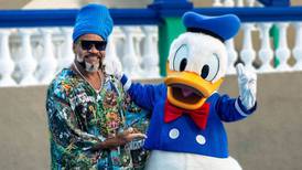 Disney no Carnaval: Pato Donald desembarca em Salvador para curtir folia ao lado de Carlinhos Brown
