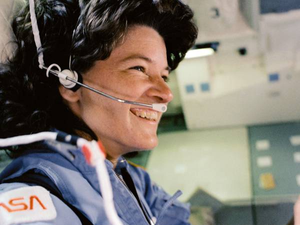 Quem foi Sally Ride? A história da primeira astronauta da NASA no espaço