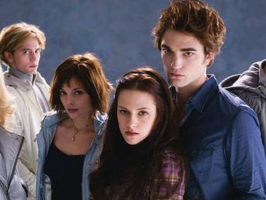 Reunião do Crepúsculo! Atores se reúnem para uma nova ‘foto de família’ dos Cullen e assim eles parecem