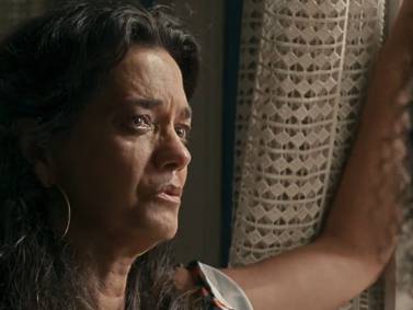 Renascer: Emocionante cena de Morena faz web questionar revolta de Sandra