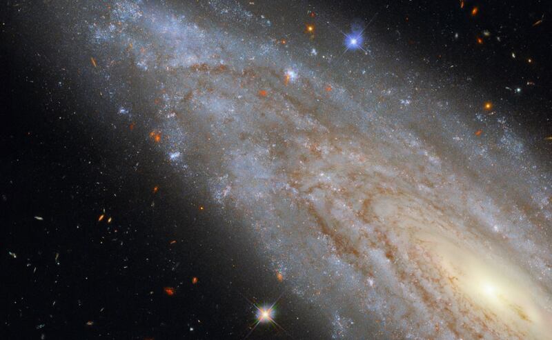 Telescópio Hubble da NASA examina uma misteriosa galáxia no espaço com ‘segredo oculto’