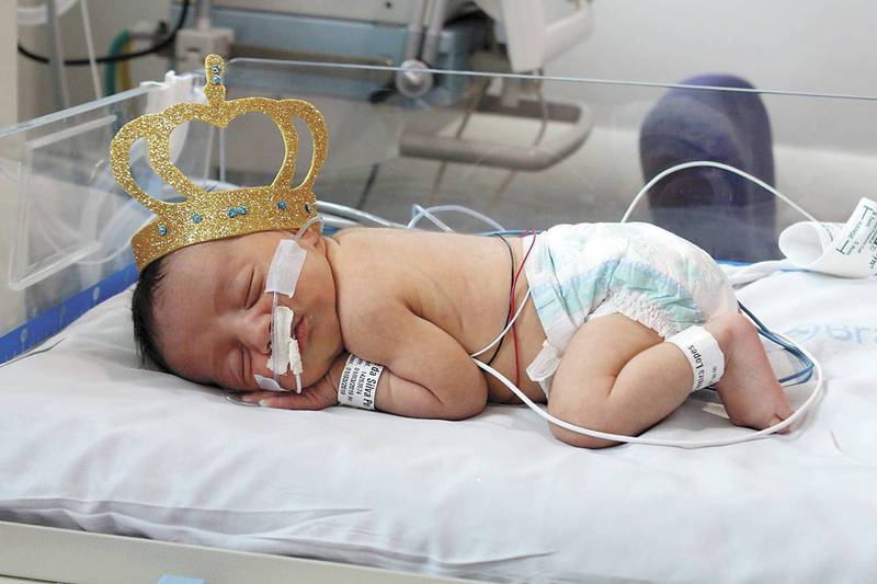 Resquícios de Carnaval! Hospital decora UTI neonatal com tema da folia;  bebês ganharam máscaras – Metro World News Brasil