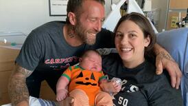 Bebê gigante nasce em hospital no Canadá e quebra recorde de peso; família é conhecida por ‘fazer’ bebês grandes