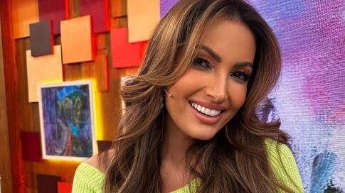 Foto mostra Patrícia Poeta durante a reunião de pauta do Encontro