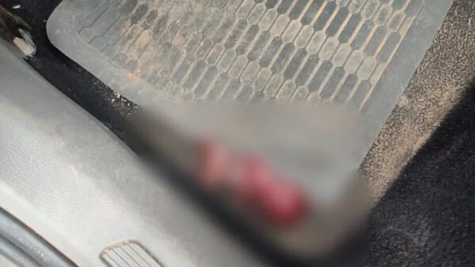 Mulher acha feto dentro de carro de aplicativo