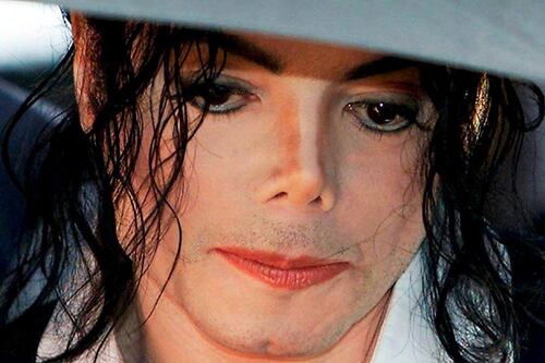 Qual era o valor da dívida de Michael Jackson antes de morrer?