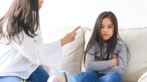 Sinais de que teve uma infância com pais controladores e que isso impactou sua personalidade