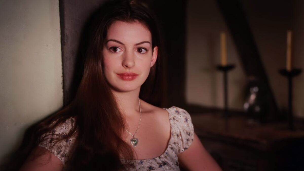 Escena de la película 'Ella está encantada'