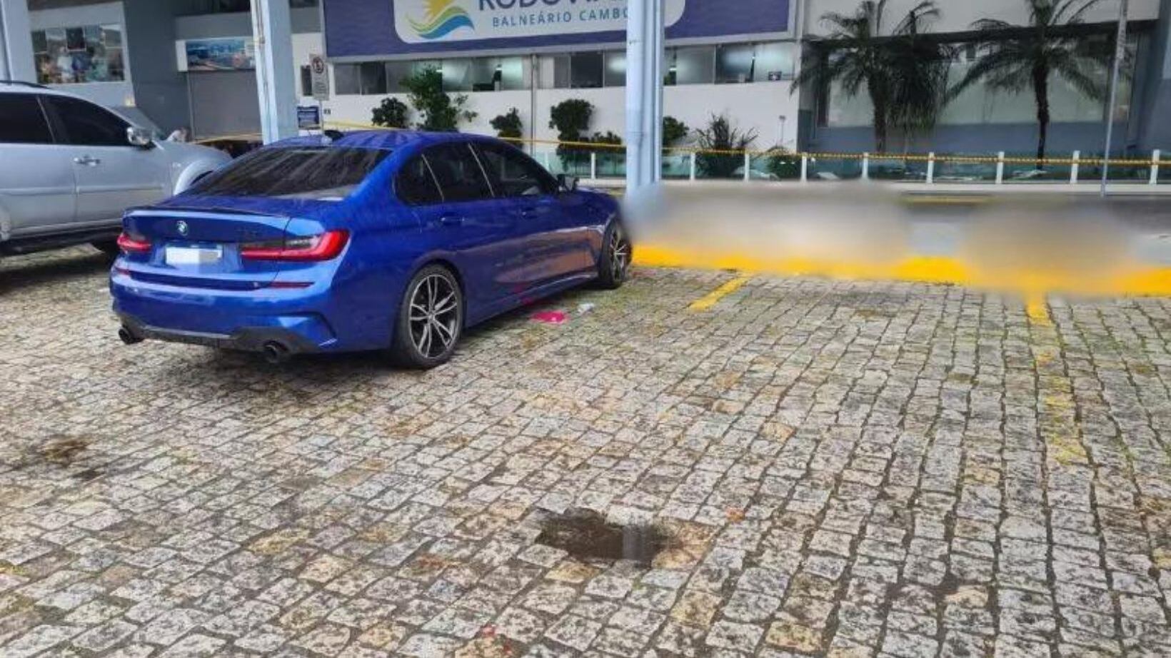 Jovens morrem dentro de BMW estacionada em rodoviária