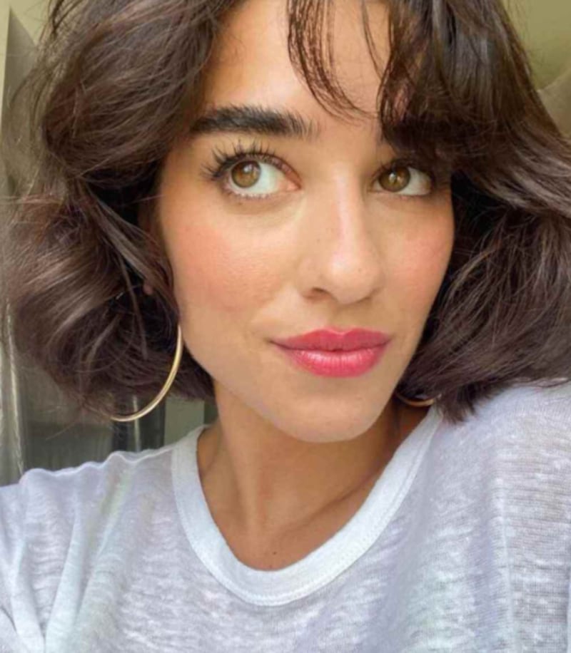 Italian Bob se tornou trend após a última temporada de The White Lotus, série da HBO Max, no qual a atriz Simone Tabasco apareceu usando o corte
(foto: Reprodução/Instagram:simonatabasco)