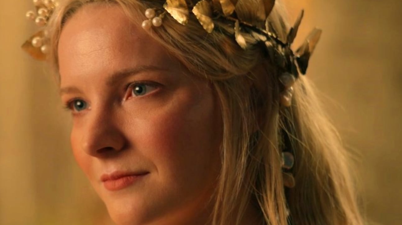 A atriz passou por um rigoroso treinamento de combate e teve que aprender a complicada linguagem dos elfos.