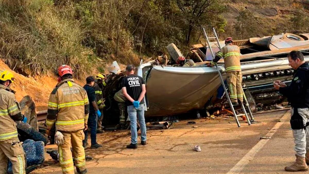 Acidente com ônibus em MG