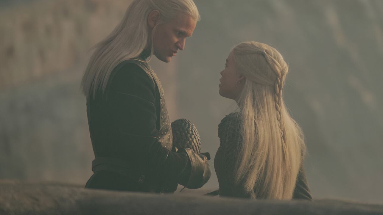 Nunca uma mulher sentou-se no Trono de Ferro e, além disso, como foi mostrado quando ele chegou ao poder, os líderes de Westeros farão o que for preciso para manter um homem rei.