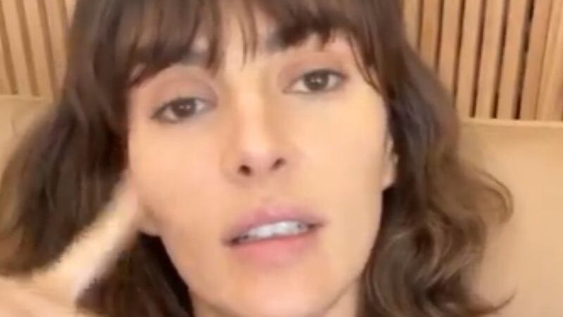 Mônica Benini, esposa de Junior Lima, teve crise de apendicite